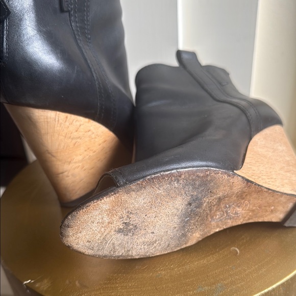 CHANEL Black Wedge Peep-Toe Shoes. Size 8 - Picture 11 of 13